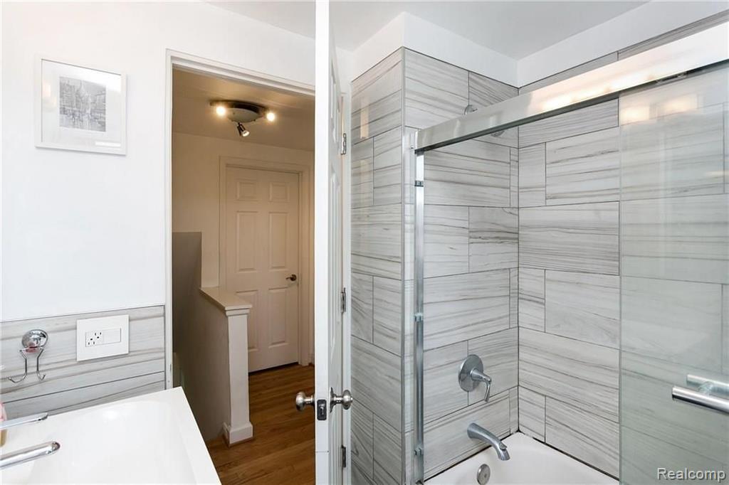 2830 West 13 Mile Road Royal Oak, MI 48073 - Photo 16 of 23