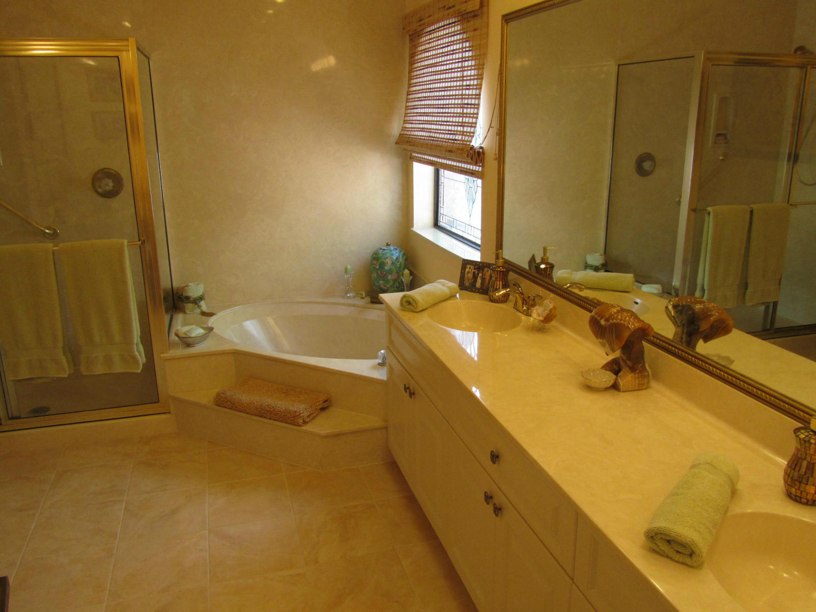 6489 Via Benita Boca Raton, FL 33433 - Photo 14 of 27 Master bathroom