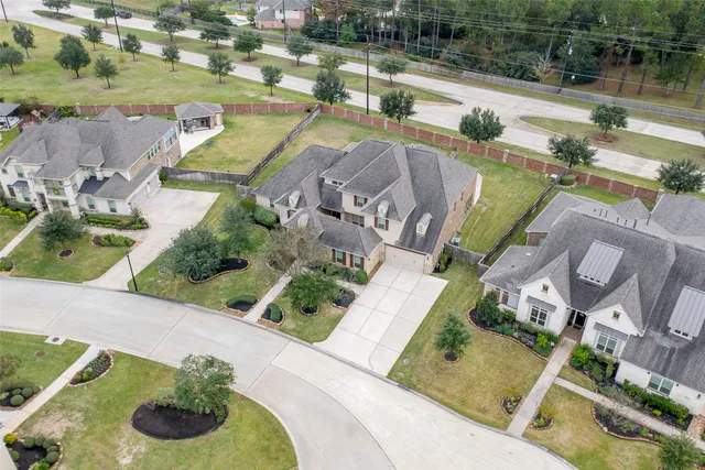 an aerial view of a house with outdoor space and lake view