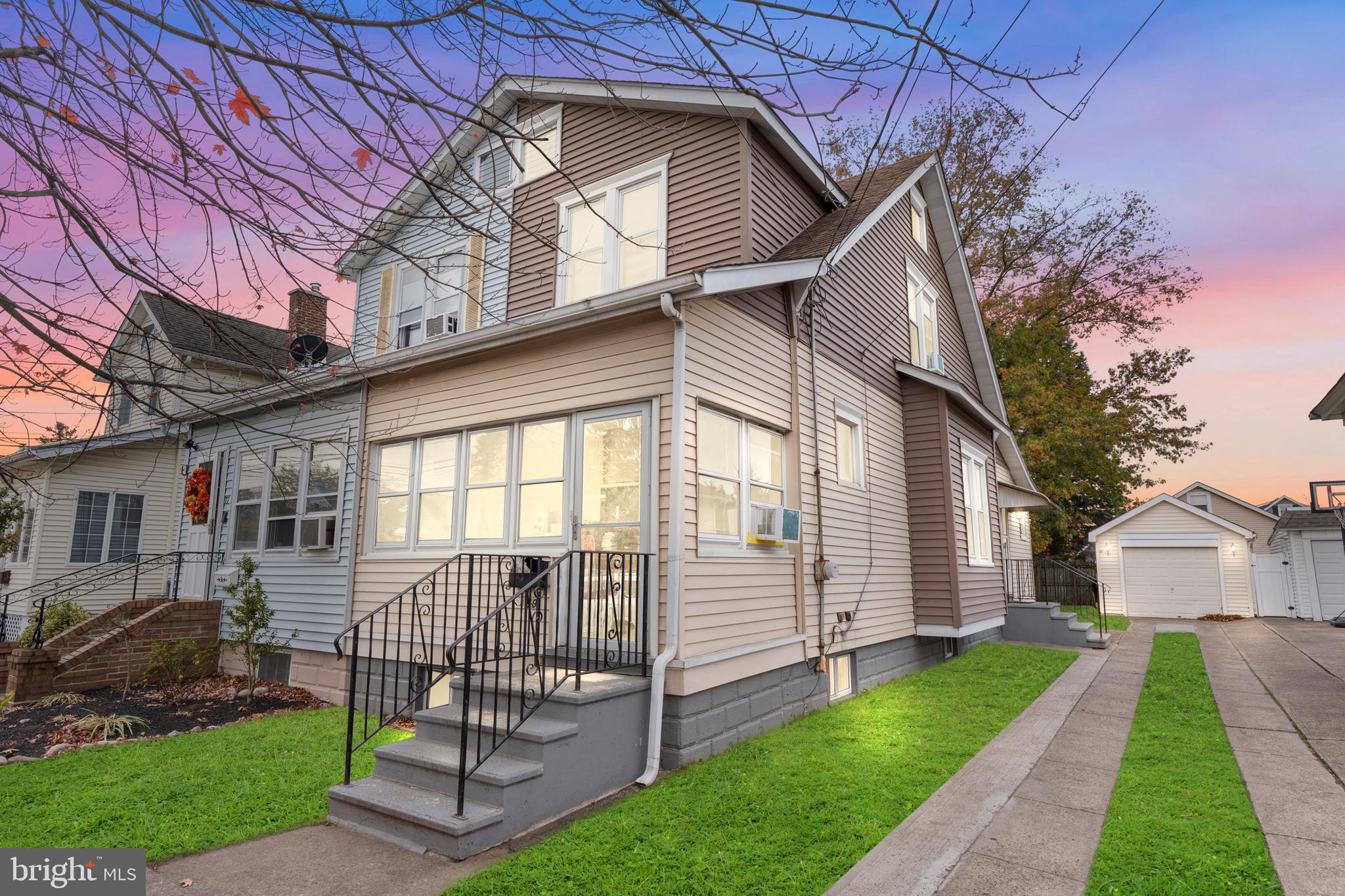 a view of a house with a yard
