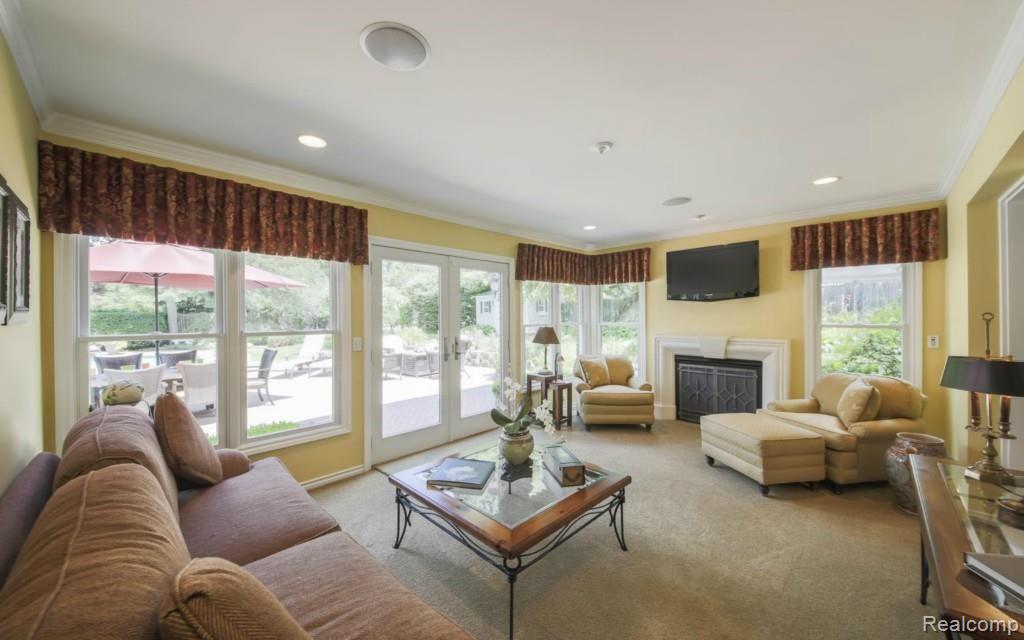 240 Touraine Road Grosse Pointe Farms, MI 48236 - Photo 12 of 50