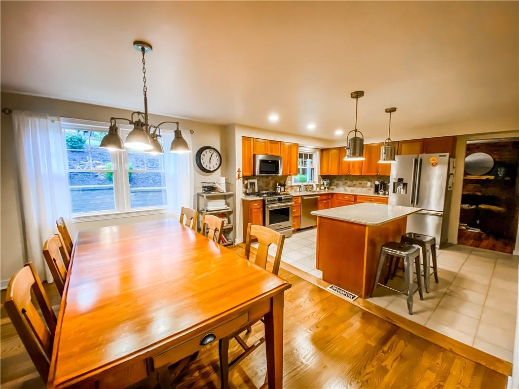 255 McIntyre Road Pittsburgh, PA 15237 - Photo 4 of 25 Elegant 13x11 Dining Room