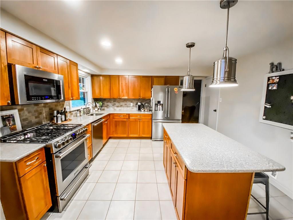 255 McIntyre Road Pittsburgh, PA 15237 - Photo 7 of 25 Convenient Island and Overhead Lighting