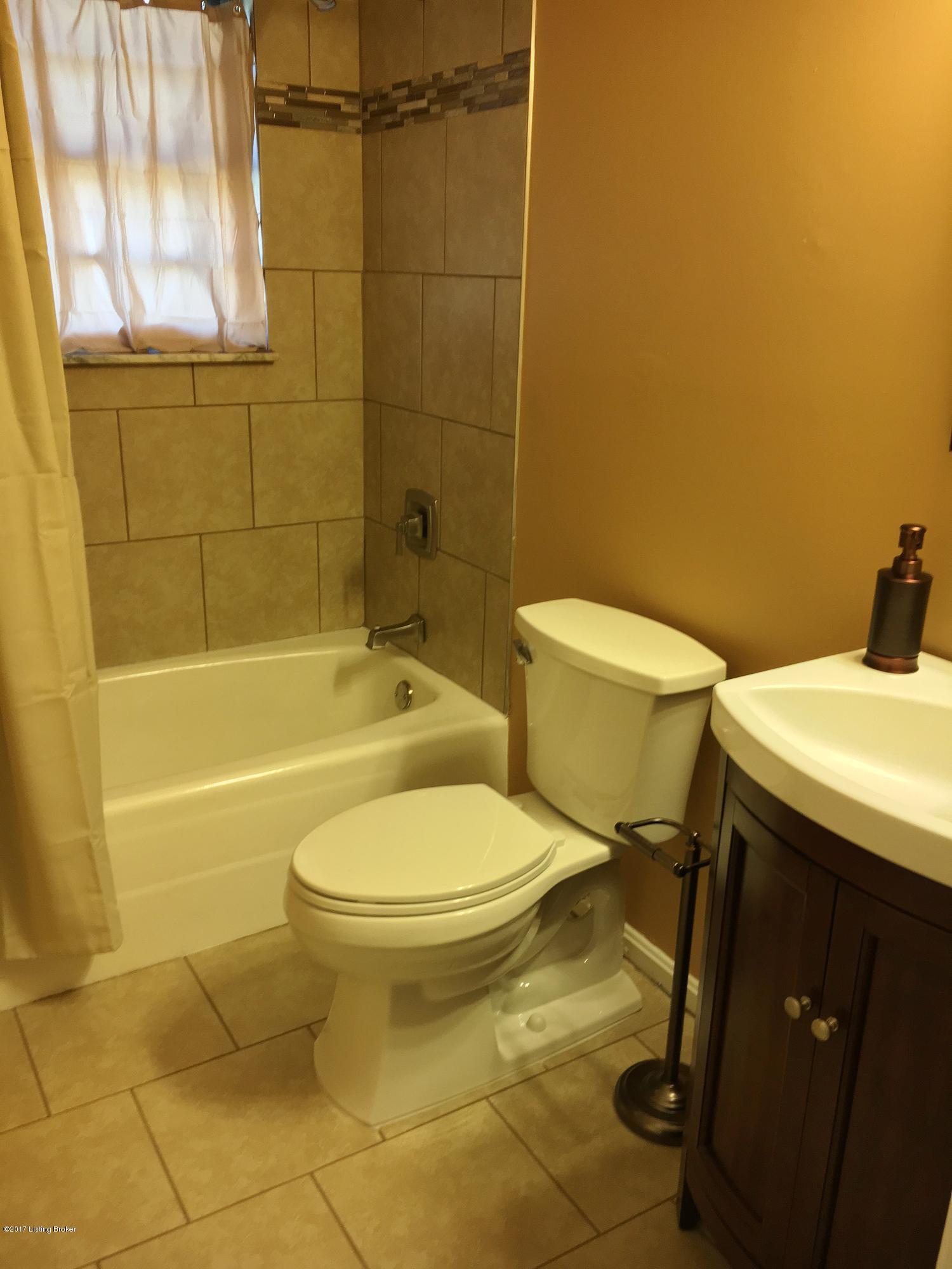 5300 Pendleton Road Louisville, KY 40272 - Photo 63 of 92 Pendleton-2nd bath7