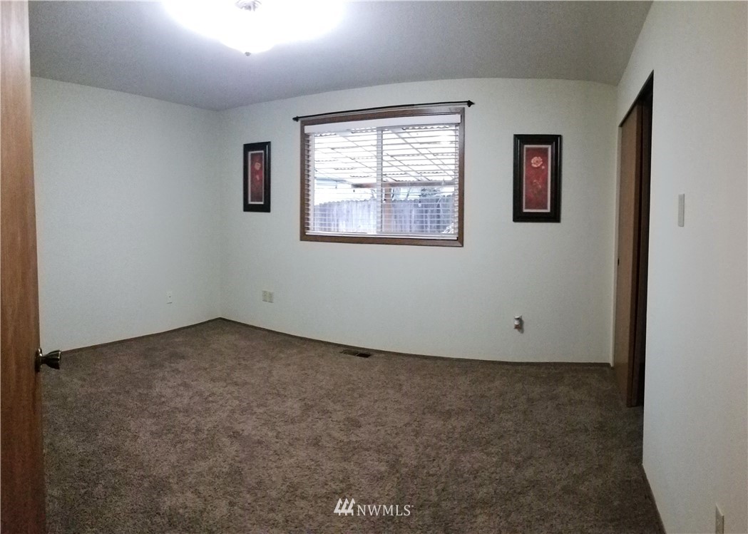 36308 25th Place South Federal Way, WA 98003 - Photo 16 of 27 an empty room with windows