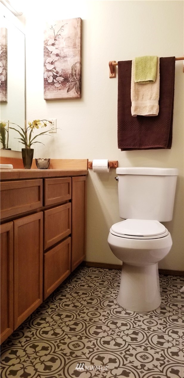 36308 25th Place South Federal Way, WA 98003 - Photo 20 of 27 a bathroom with a toilet and a sink