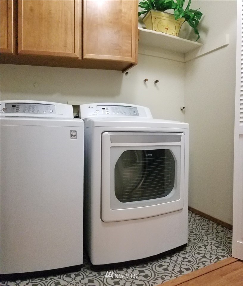 36308 25th Place South Federal Way, WA 98003 - Photo 21 of 27 a utility room with dryer and washer