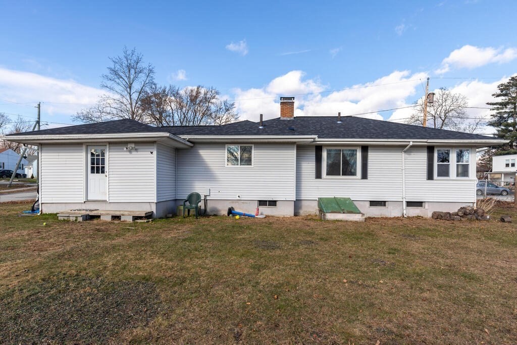 122 Gilman Street Nashua, NH 03060 - Photo 29 of 31 a view of a house with a patio