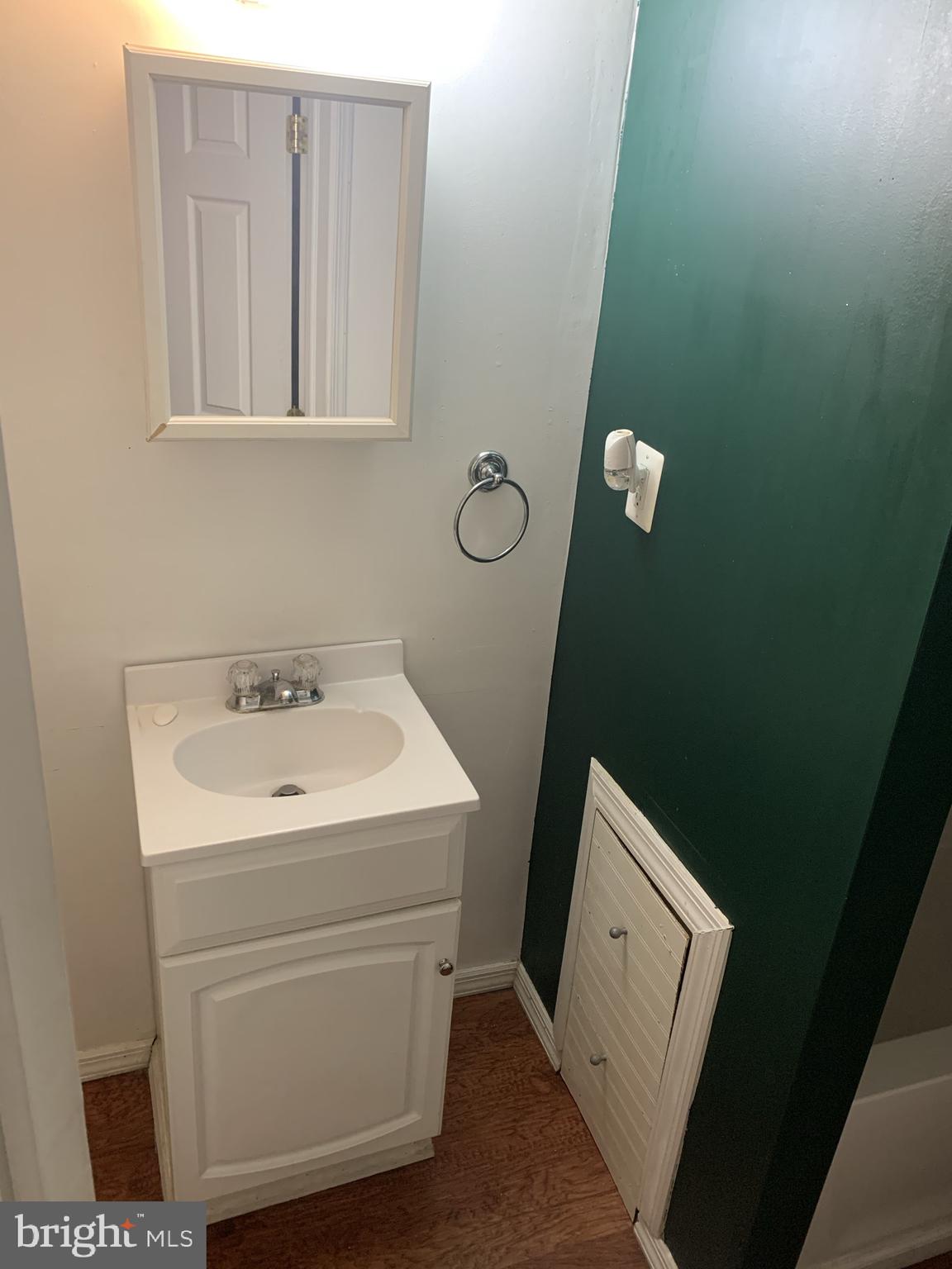 229 Wingate Road Upper Darby, PA 19082 - Photo 13 of 22 UNIT 1 BATHROOM