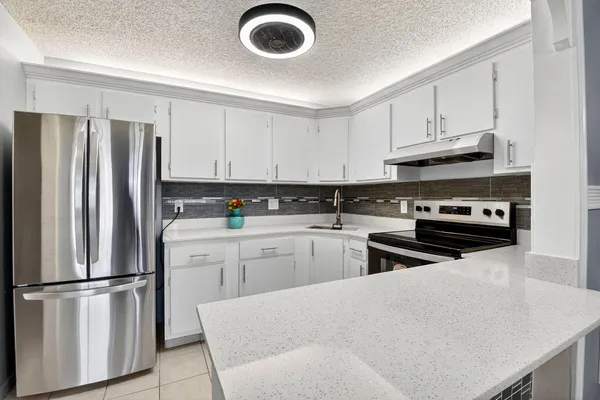 $130,000 | 337 Knotty Pine Circle, Unit A2, Greenacres, FL 33463
