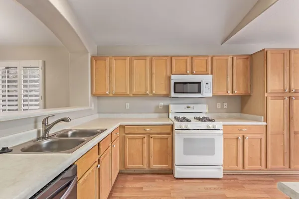 $1,995 | 13949 North 133rd Drive, Surprise, AZ 85379