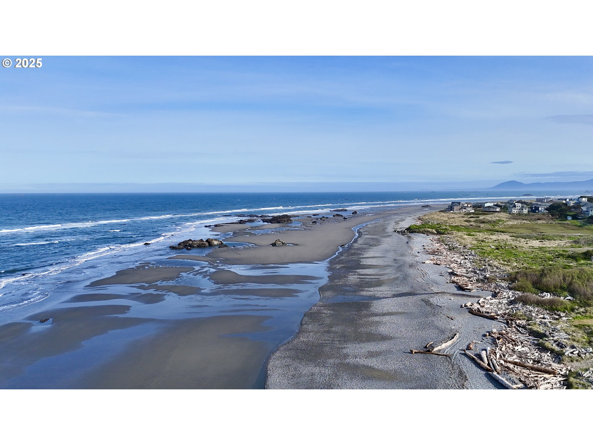 Old Coast Road Gold Beach, OR 97444 - Photo 15 of 26 a black and white photo of a room