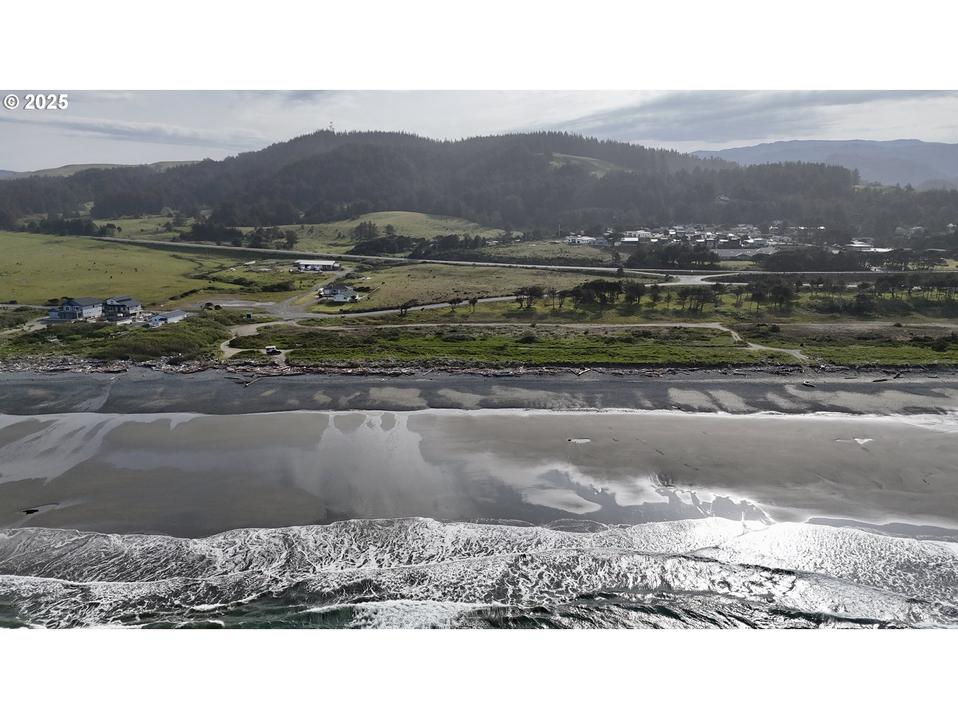 Old Coast Road Gold Beach, OR 97444 - Photo 19 of 26 a view of lake with mountain
