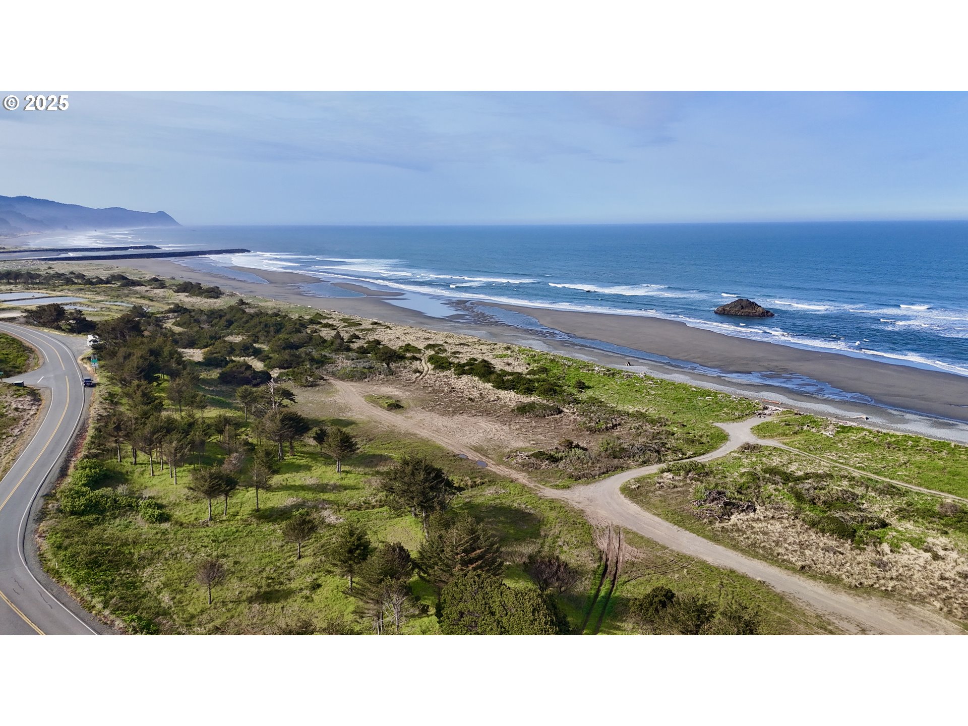 Old Coast Road Gold Beach, OR 97444 - Photo 20 of 26 a view of an ocean