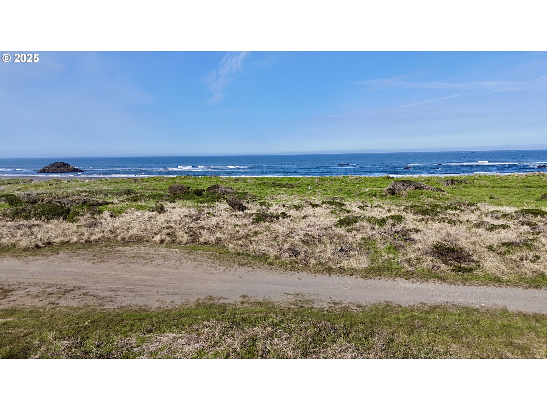Old Coast Road Gold Beach, OR 97444 - Photo 5 of 26 a view of an ocean beach