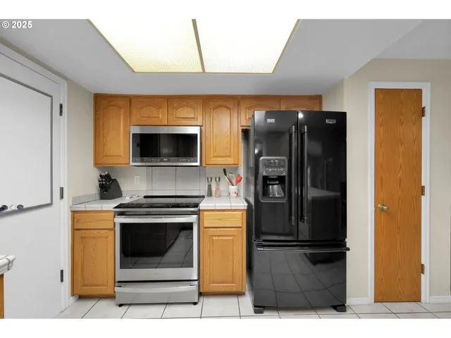 a kitchen that has a refrigerator and a stove