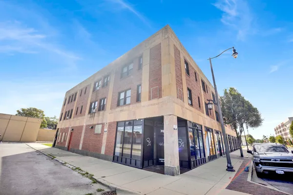 $995 | 414 West Walnut Street, Unit 309, Maywood, IL 60153
