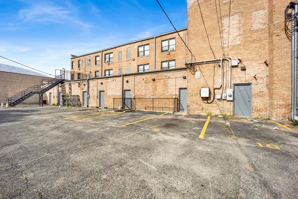 $995 | 414 West Walnut Street, Unit 309, Maywood, IL 60153