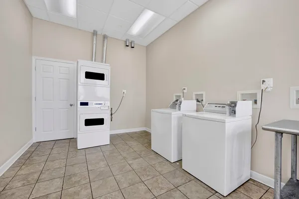 $995 | 414 West Walnut Street, Unit 309, Maywood, IL 60153