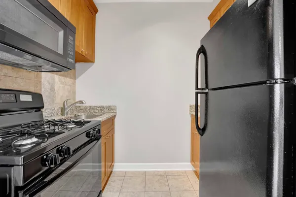 $995 | 414 West Walnut Street, Unit 309, Maywood, IL 60153