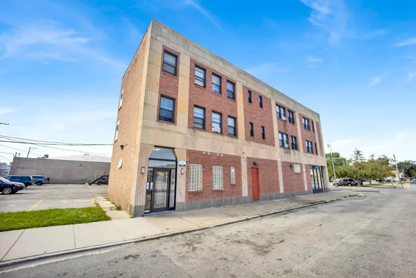 $995 | 414 West Walnut Street, Unit 309, Maywood, IL 60153