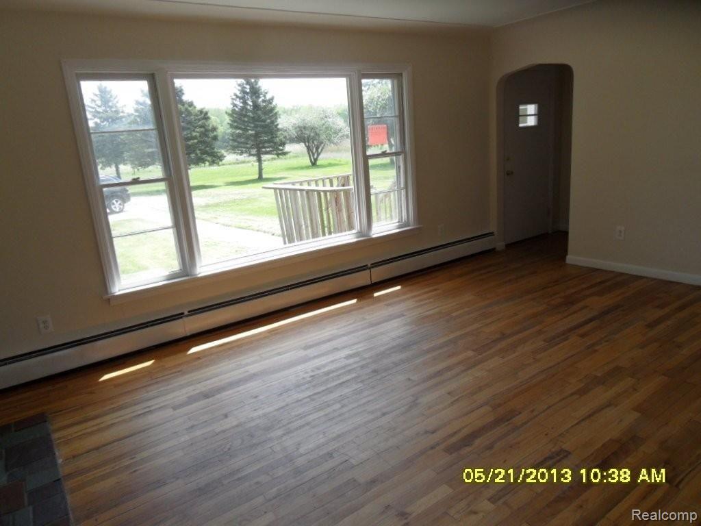 55533 Baker Road New Baltimore, MI 48047 - Photo 2 of 14 liv rm v2.JPG