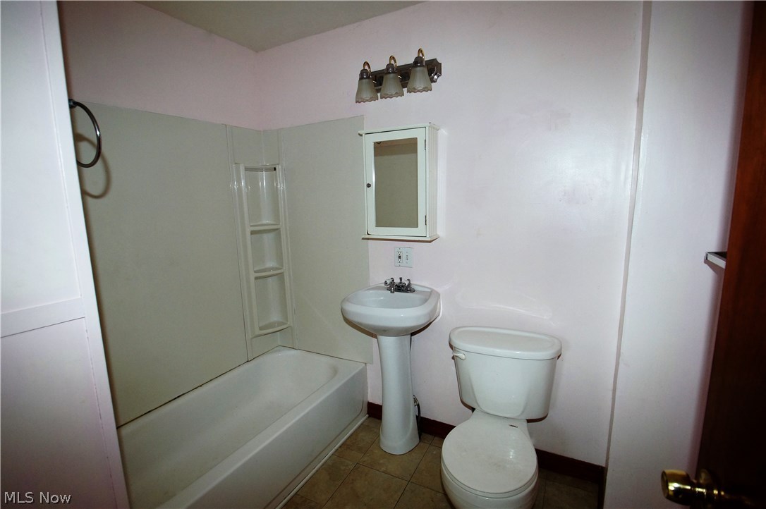 703 Darrow Road Akron, OH 44305 - Photo 8 of 19