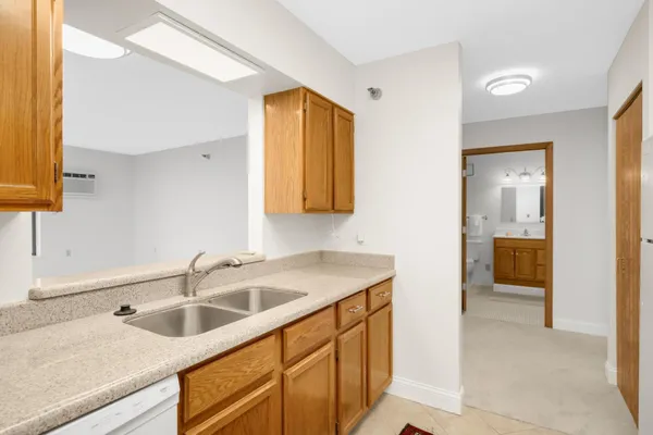 $60,000 | 7600 Golden Valley Road, Unit 706, Golden Valley, MN 55427