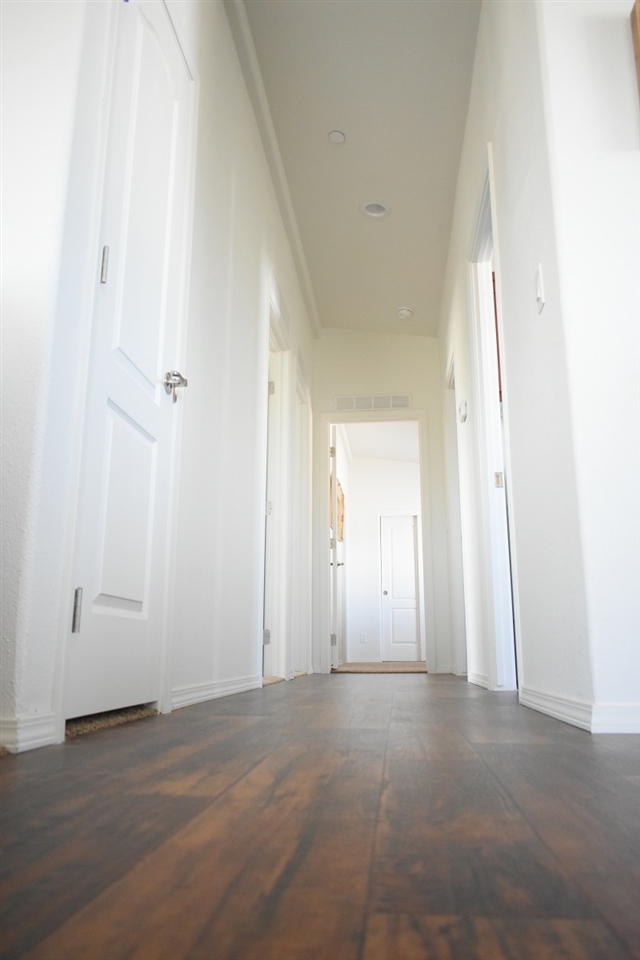 21485 Viejas Grade Road Alpine, CA 91901 - Photo 9 of 15 Hallway