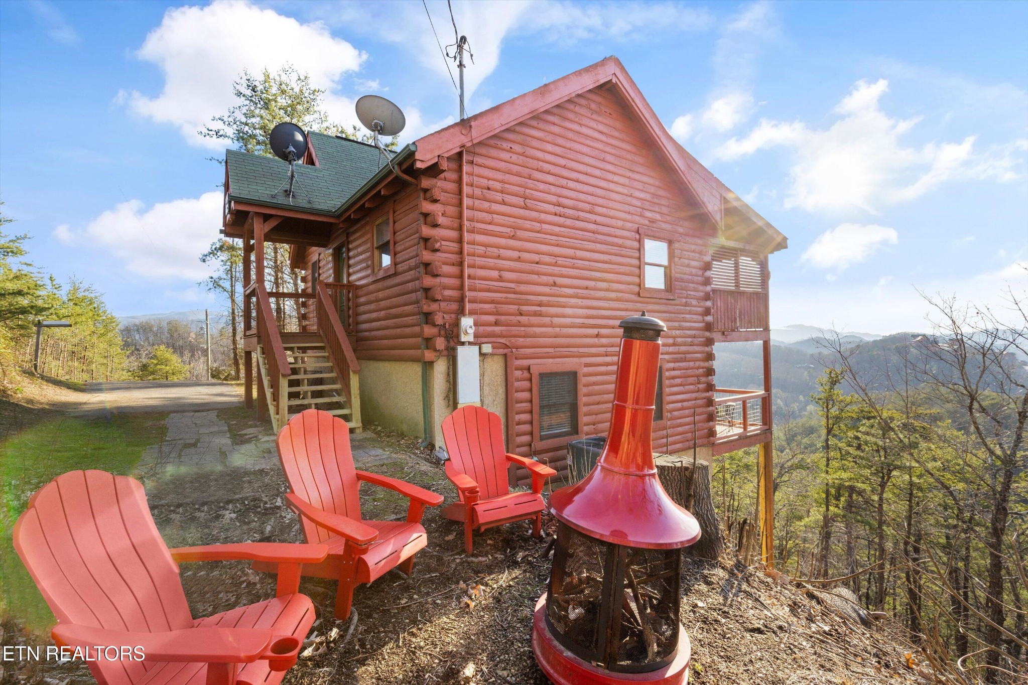 940 Falcon View Way Sevierville, TN 37862 - Photo 2 of 29 Gallery Image 2