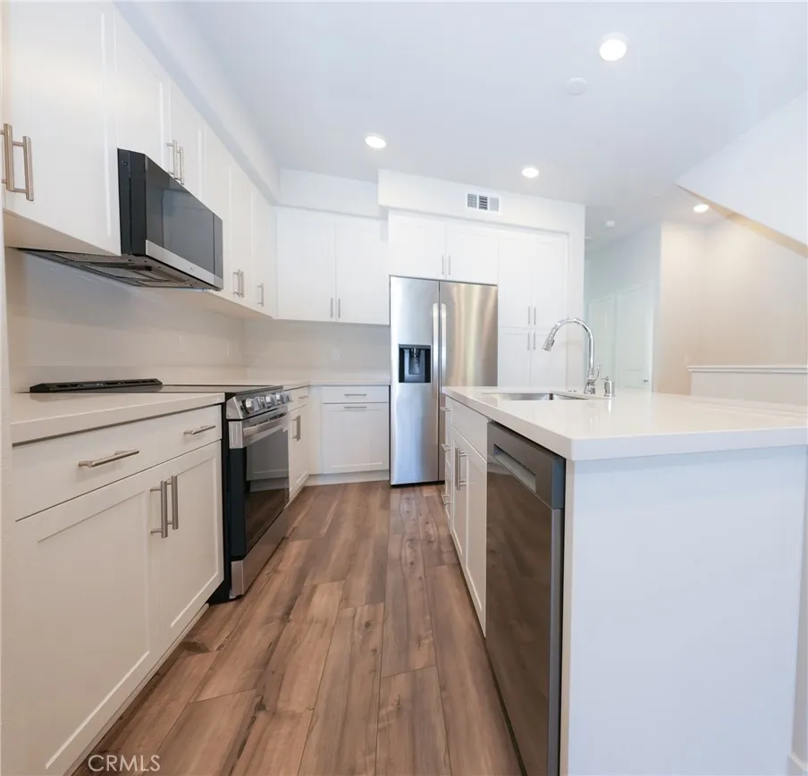 9561 Hannah Way Riverside, CA 92504 - Photo 2 of 30 Kitchen