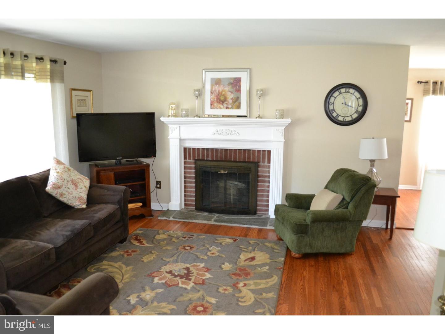 306 Pomeroy Street Ridley Park, PA 19078 - Photo 8 of 25 Living Room