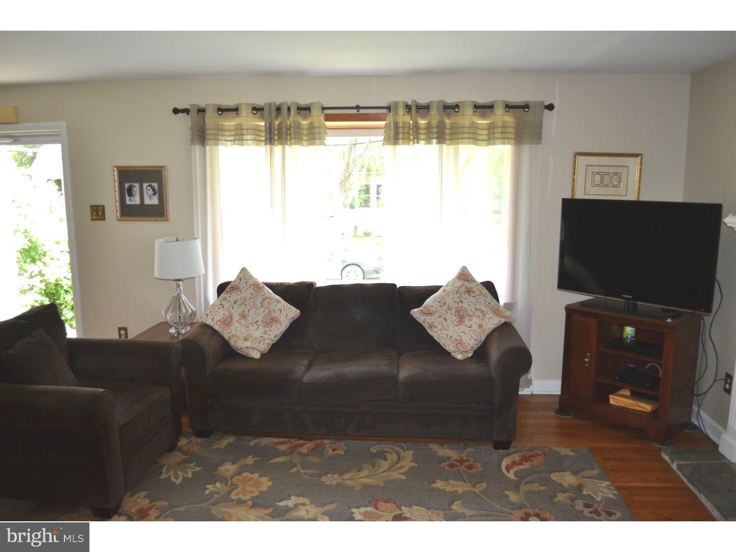 306 Pomeroy Street Ridley Park, PA 19078 - Photo 10 of 25 Living Room