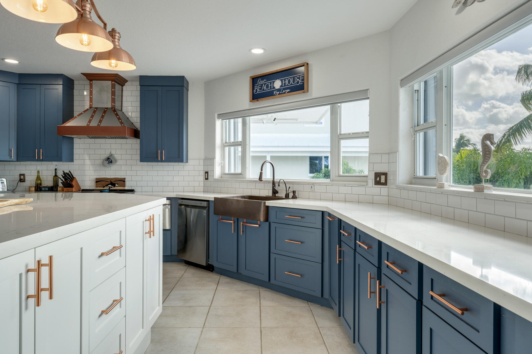 54 Mutiny Place Key Largo, FL 33037 - Photo 27 of 69 Blue and white kitchen gold handles