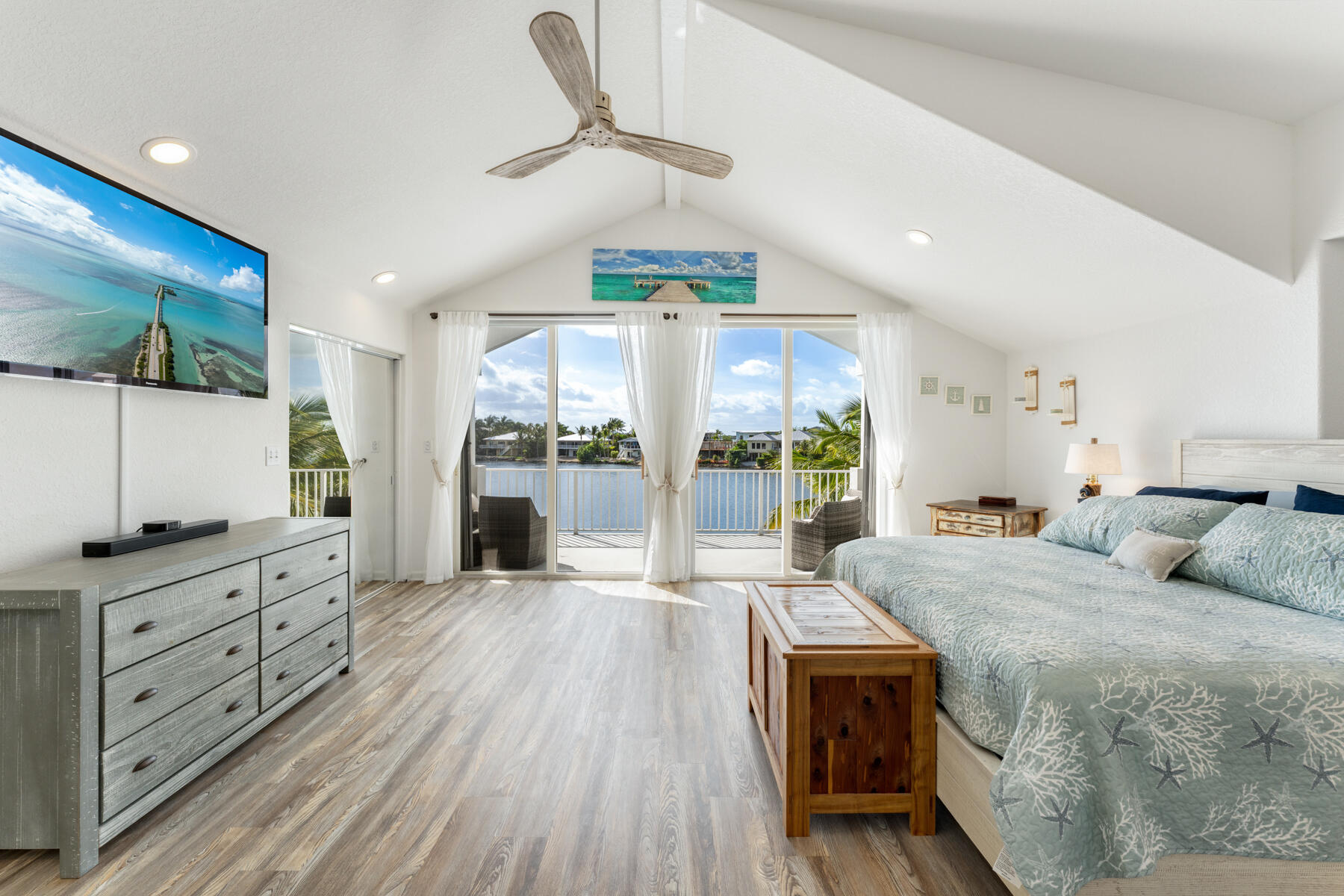 54 Mutiny Place Key Largo, FL 33037 - Photo 40 of 69 Porch with views of lake