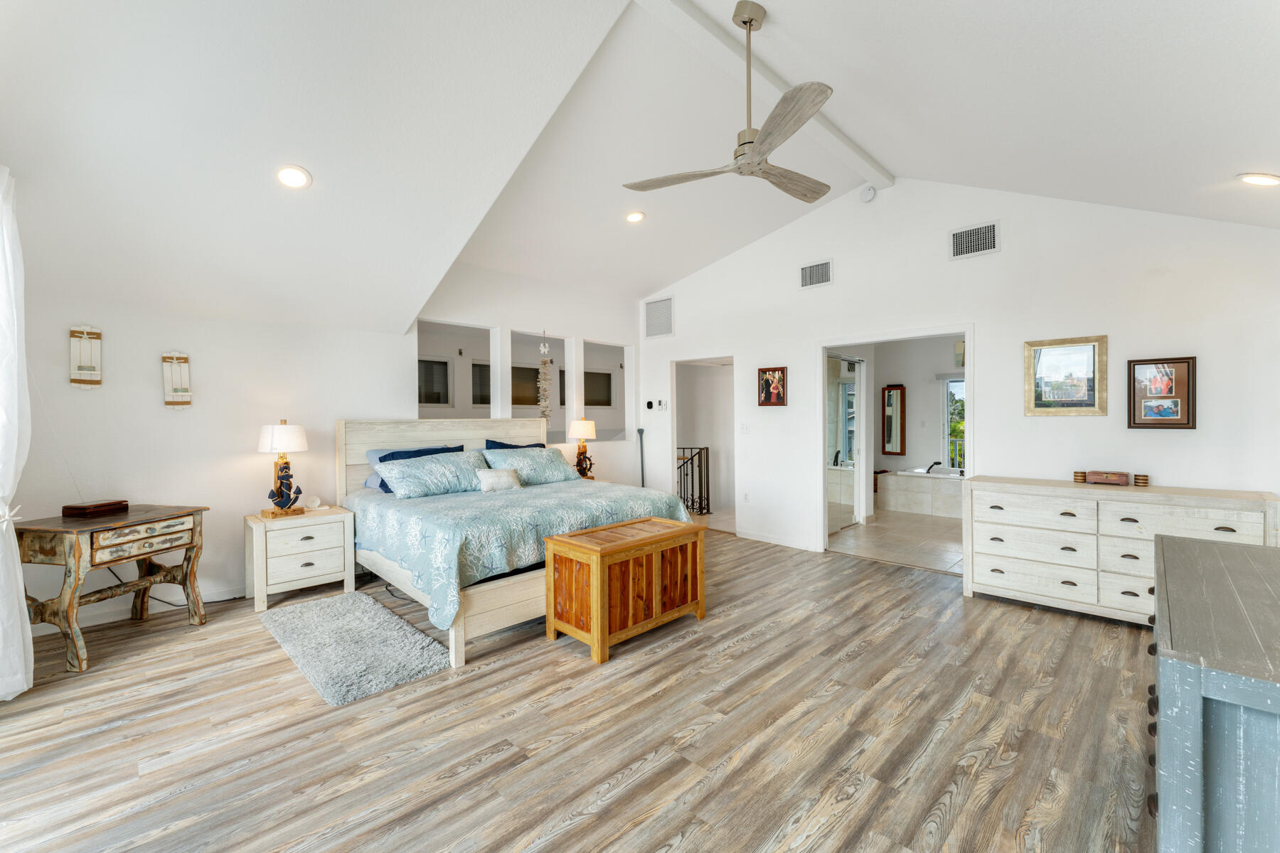 54 Mutiny Place Key Largo, FL 33037 - Photo 42 of 69 High ceilings in master level suite