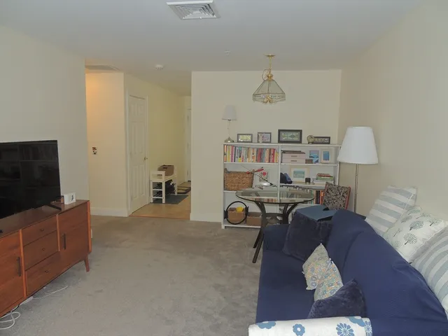 $230,000 | 26 Greenleaves Drive, Unit 635, Amherst, MA 01002