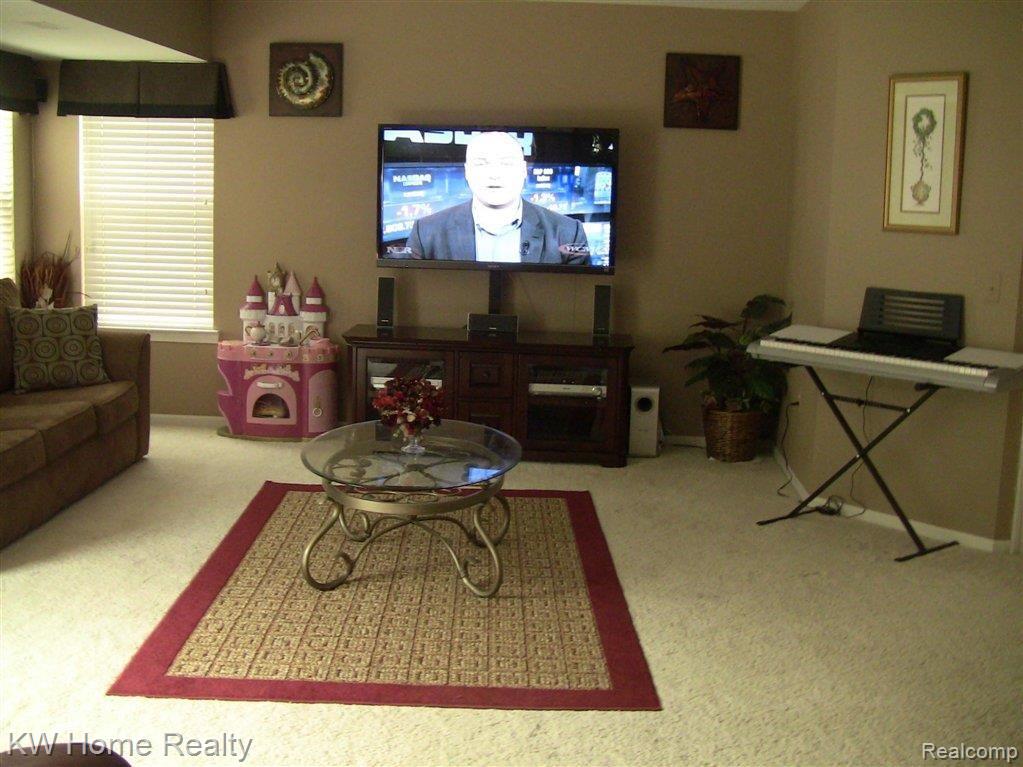4890 Carrington Drive Rochester, MI 48306 - Photo 5 of 11 7-Informal Living Area.JPG