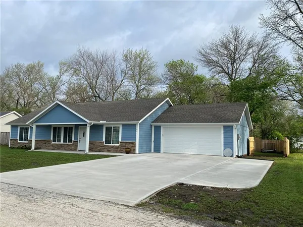 $310,000 | 102 Palm Lane, Garden City, MO 64747
