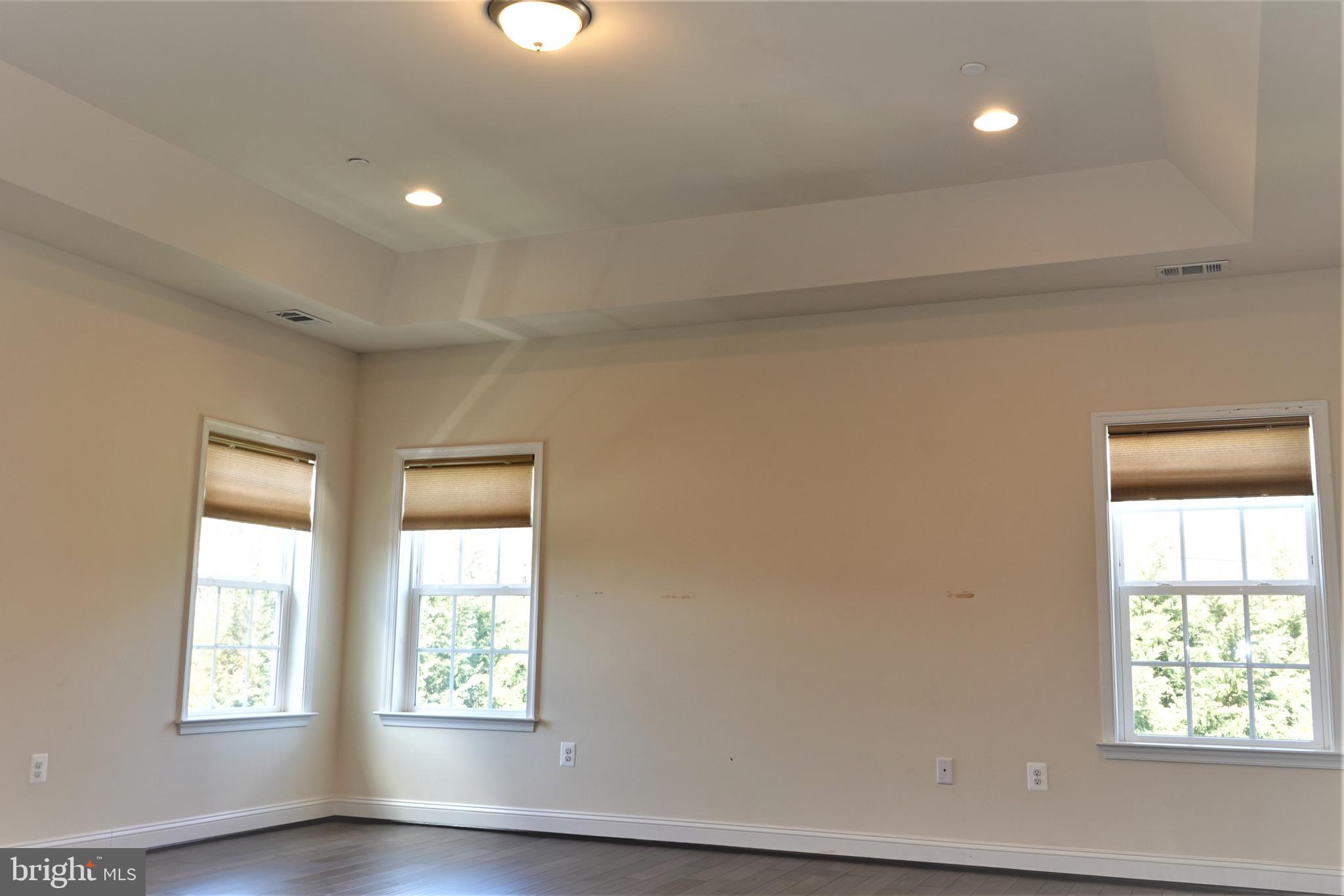 6606 Pyle Road Bethesda, MD 20817 - Photo 22 of 29 an empty room with windows