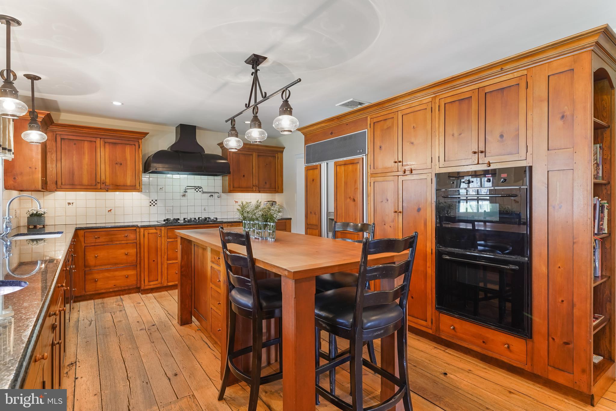 250 Fairview Road Coatesville, PA 19320 - Photo 9 of 50 Custom with wood and granite