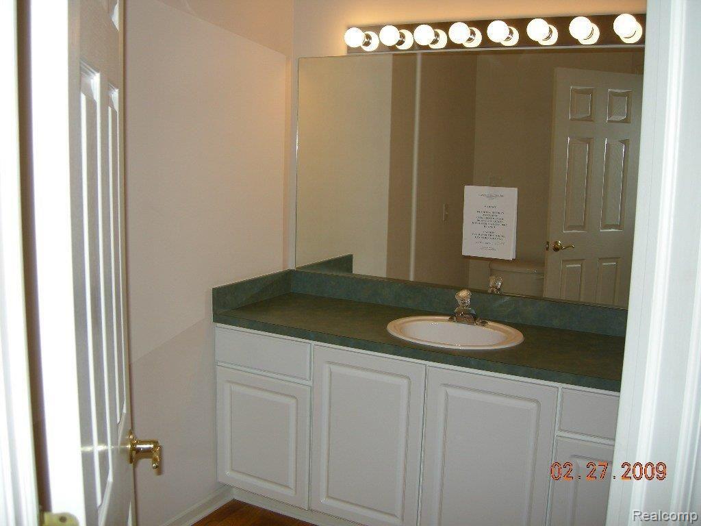 6628 Chatham Circle Rochester, MI 48306 - Photo 6 of 12 DSCN7992