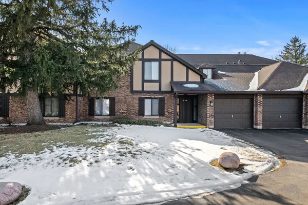 $280,000 | 840 Sheldon Court, Unit B, Wheaton, IL 60189