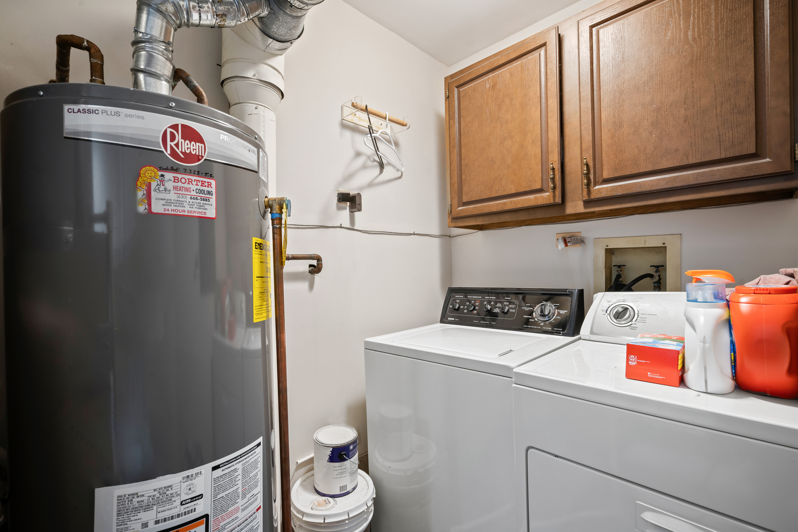 840 Sheldon Court, Unit B Wheaton, IL 60189 - Photo 13 of 13 a utility room with dryer and washer