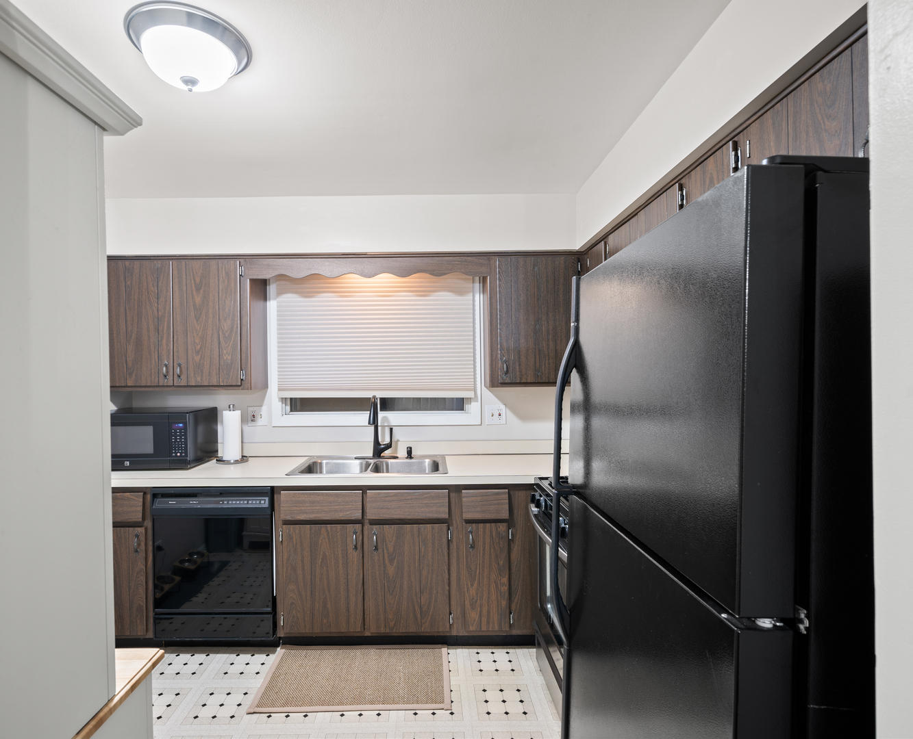 840 Sheldon Court, Unit B Wheaton, IL 60189 - Photo 10 of 13 a kitchen with a sink a refrigerator and window