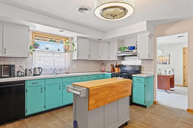 $290,000 | 2018 South Cottage Grove Avenue, Urbana, IL 61801