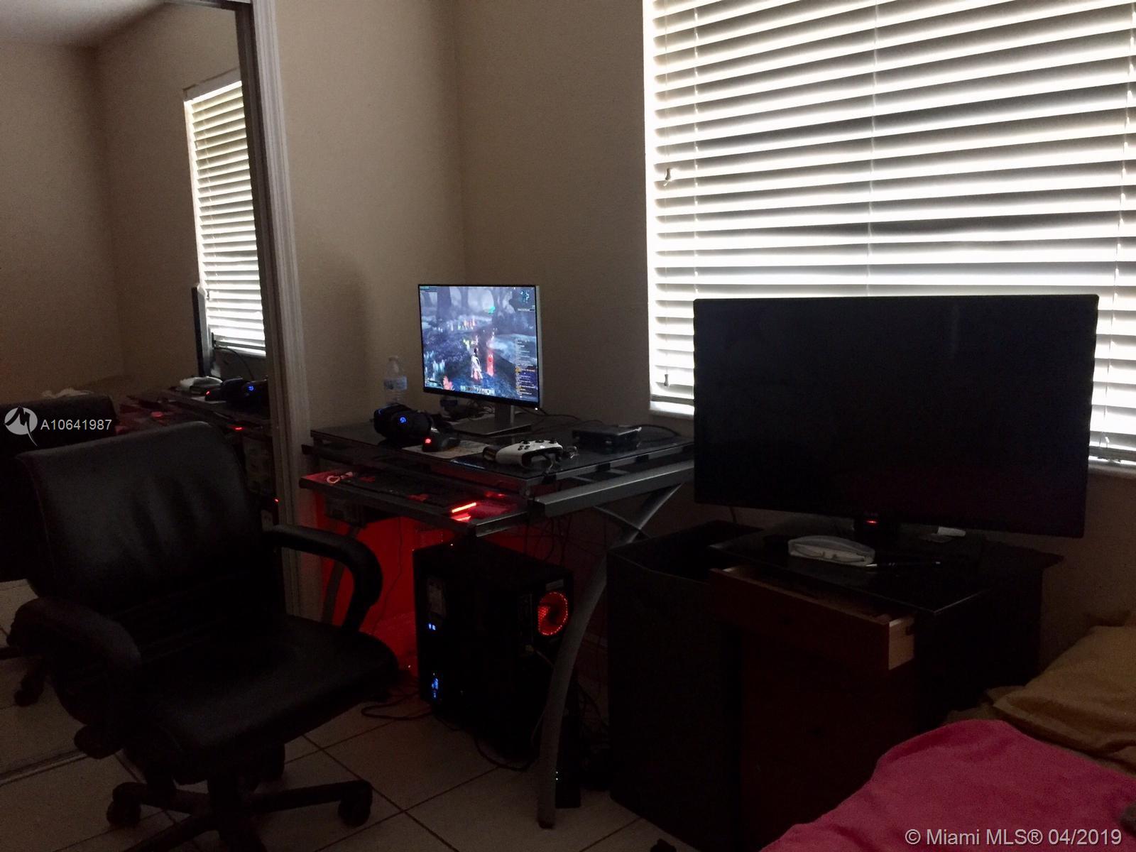 10172 Southwest 159th Avenue Miami, FL 33196 - Photo 5 of 9