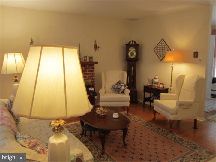 203 Ridge Road Southampton, NJ 08088 - Photo 9 of 25 Living Room