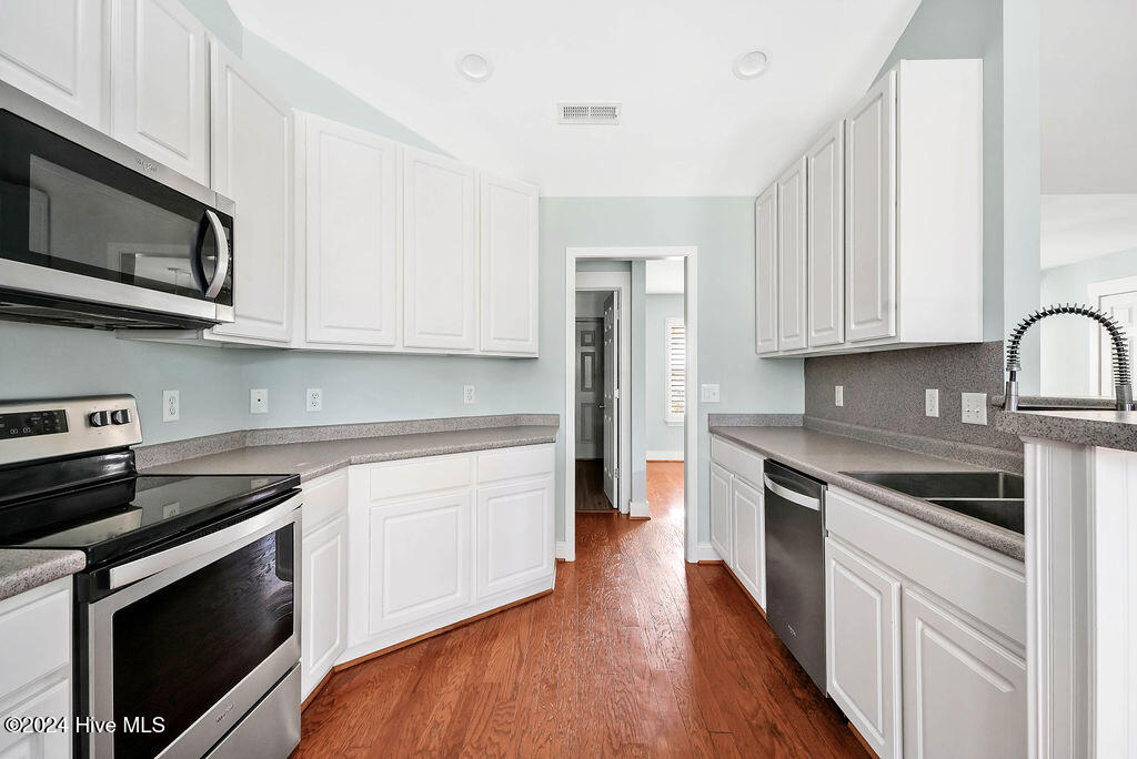 159 Emerald Ridge Drive Hampstead, NC 28443 - Photo 13 of 39 159EmeraldRidgeDrive-9