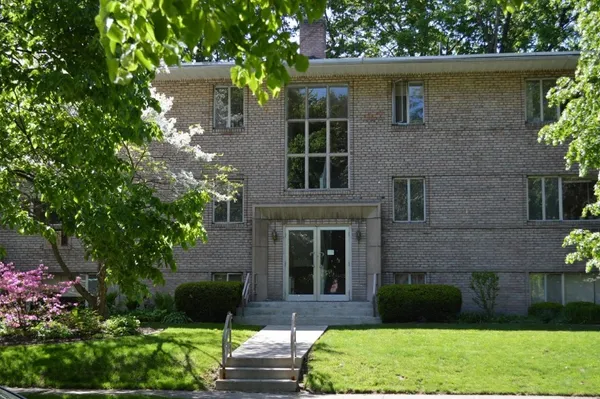 $1,525 | 1077 East Avenue, Unit 3A, Rochester, NY 14607